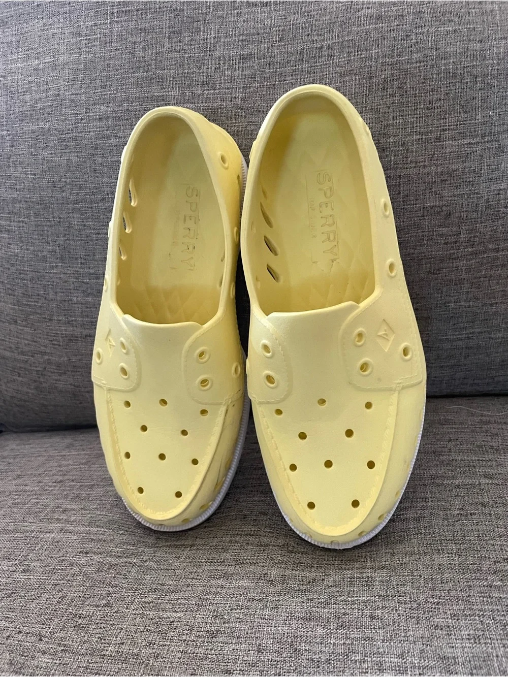 Sperry Top Sider Yellow unisex Cut out design slip on Foam Rubber Boat shoe M7W9